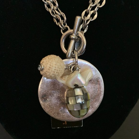 Shell and Raffia Necklace - Picture 2 of 6